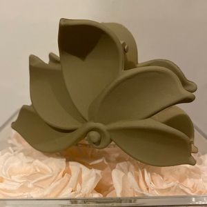 Flower hair claw clip